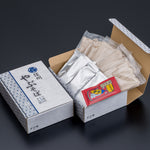 半生そば8人前のつゆと七味付きのギフトセットです。4人前の箱が2箱入っています。