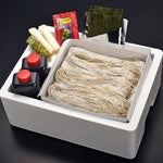 長野のそば屋「そば処やぶ」の生そば8人前のセットです。生そば8人前、お店のつゆ、ねぎ、わさび、七味、のりを同梱しています。