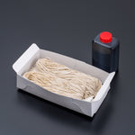 生そばお試しセット4人前。無添加製法の生そば4人前と、店舗で出しているものと同じ無添加製法のつゆのセットです。